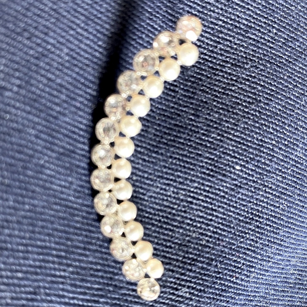 1-earring (cuff) fancy rhinestones and freshwater pearls